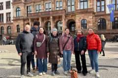 1 vor dem Rathaus