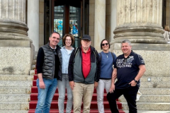 2 mit Ralf vor dem Kurhaus